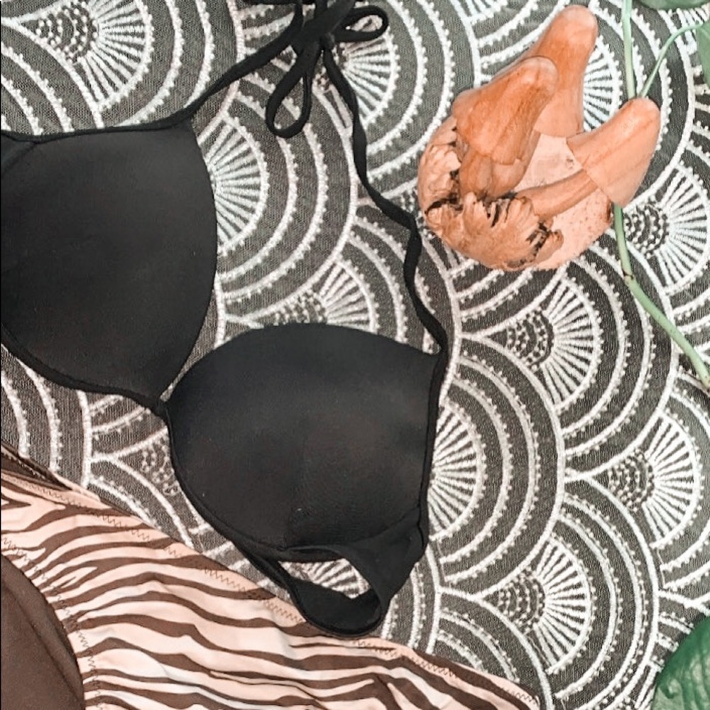 Black swim top 🌞